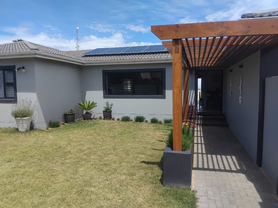 3 Bedroom Property for Sale in Wavecrest Eastern Cape